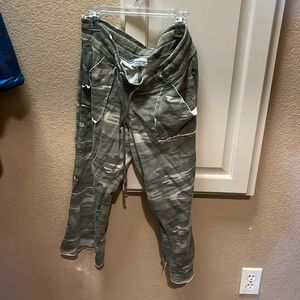 Cropped length camo  sweats